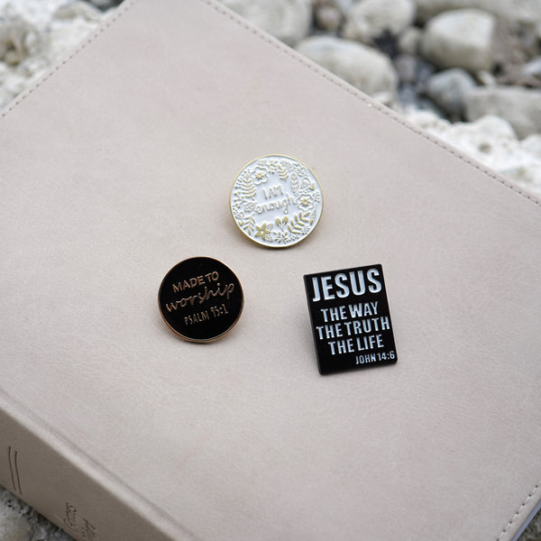 Pin "JESUS"